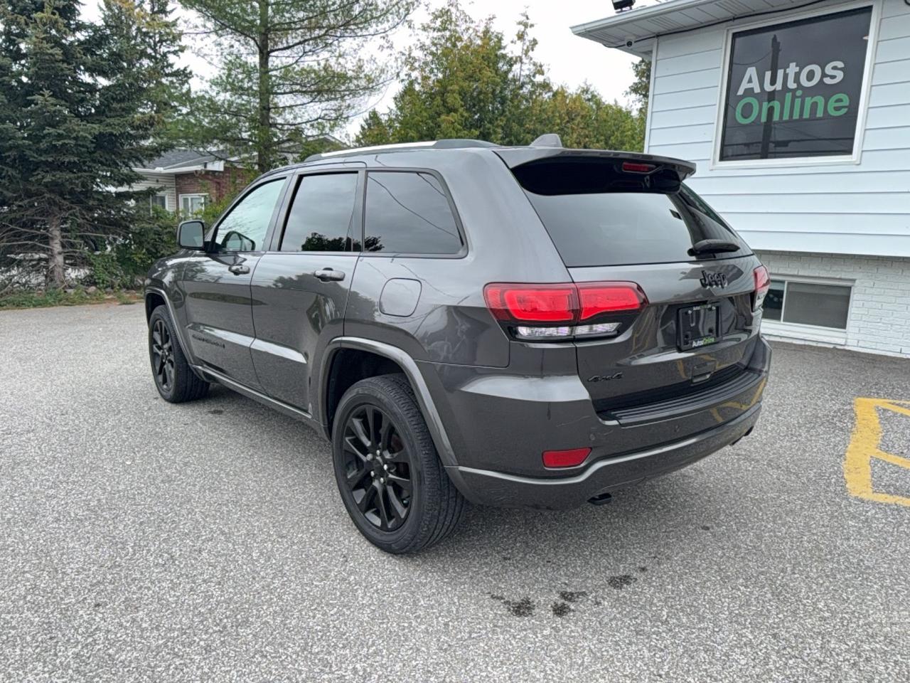 2019 Jeep Grand Cherokee ALTITUDE-4X4-SUNROOF-LEATHER-LOADED BEAUTY! Photo2