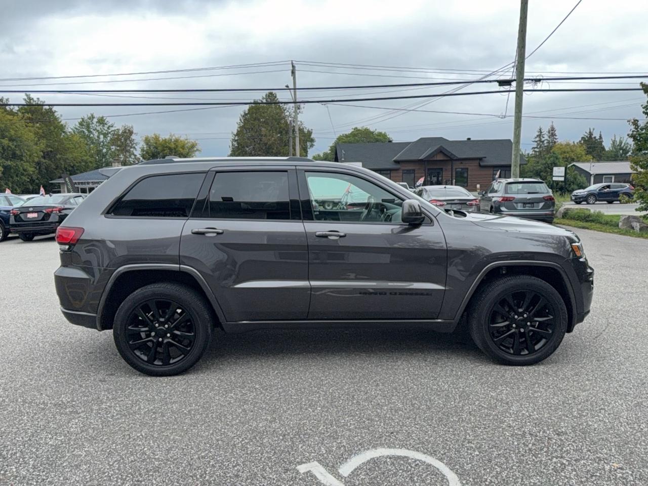 2019 Jeep Grand Cherokee ALTITUDE-4X4-SUNROOF-LEATHER-LOADED BEAUTY! Photo