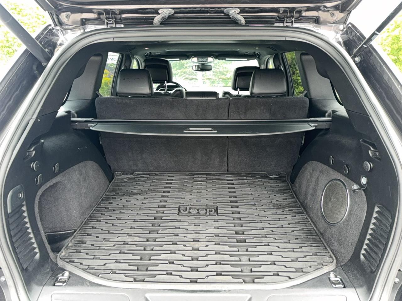 2019 Jeep Grand Cherokee ALTITUDE-4X4-SUNROOF-LEATHER-LOADED BEAUTY! Photo