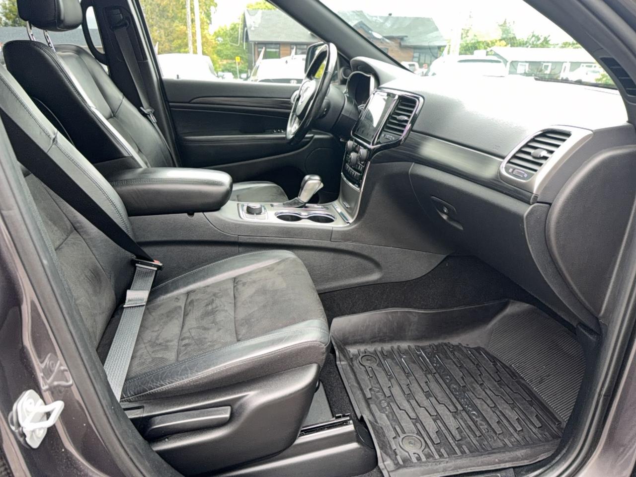 2019 Jeep Grand Cherokee ALTITUDE-4X4-SUNROOF-LEATHER-LOADED BEAUTY! Photo