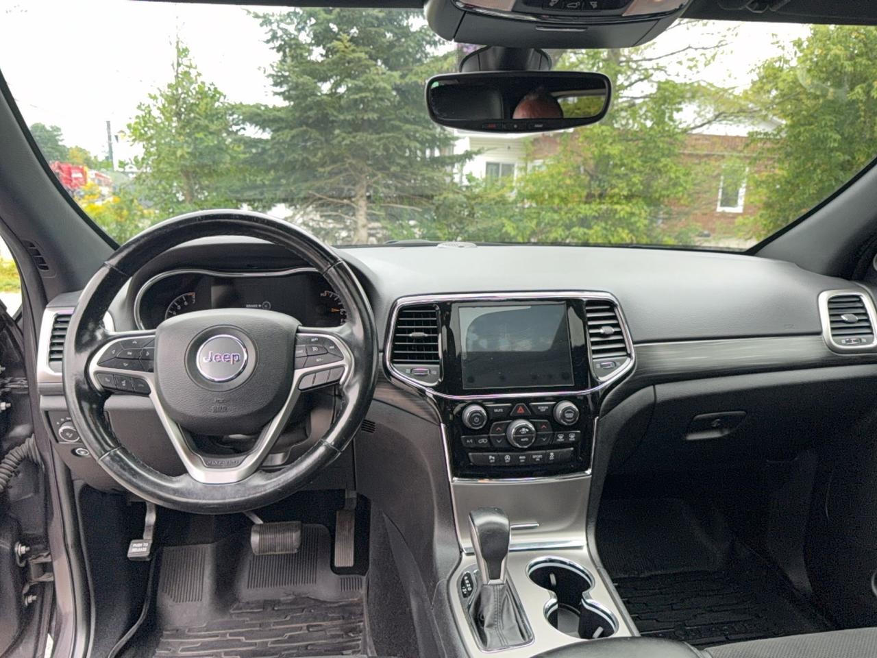 2019 Jeep Grand Cherokee ALTITUDE-4X4-SUNROOF-LEATHER-LOADED BEAUTY! Photo