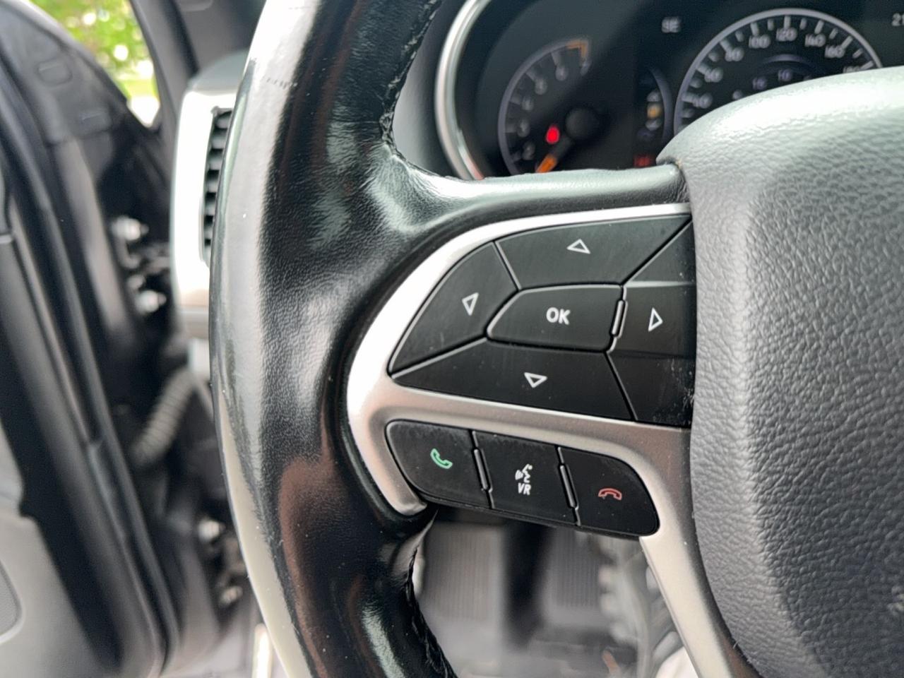 2019 Jeep Grand Cherokee ALTITUDE-4X4-SUNROOF-LEATHER-LOADED BEAUTY! Photo