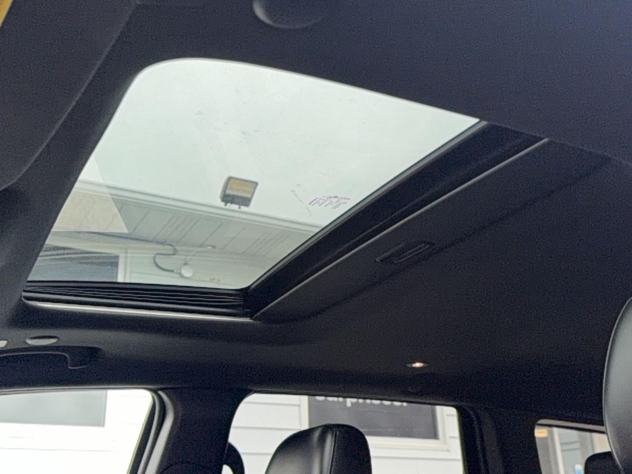 2019 Jeep Grand Cherokee ALTITUDE-4X4-SUNROOF-LEATHER-LOADED BEAUTY! Photo