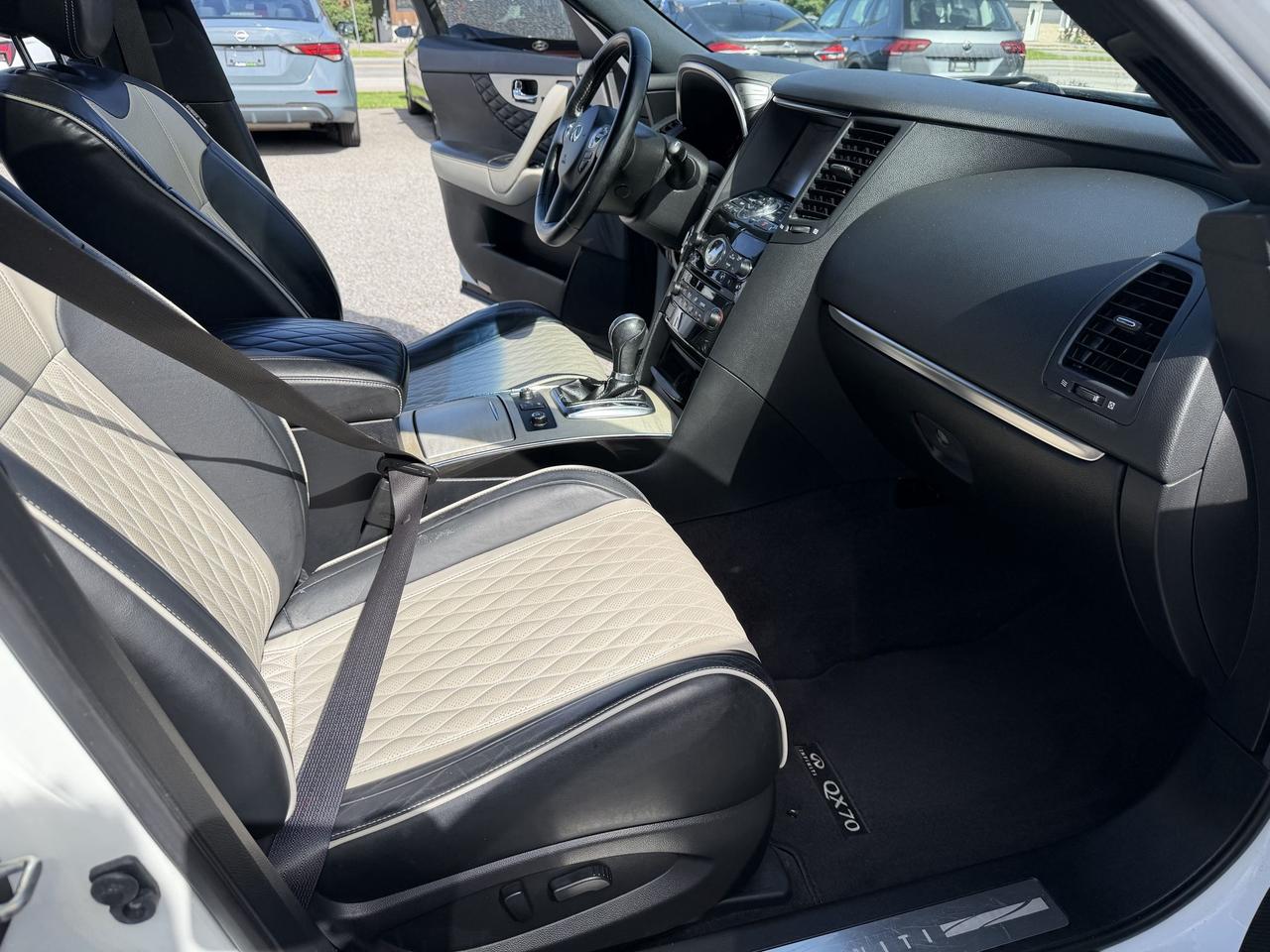 2017 Infiniti QX70 LIMITED-NAV-SUNROOF-DRIVE ASSIST-HEATED AC LEATHER SEATS Photo
