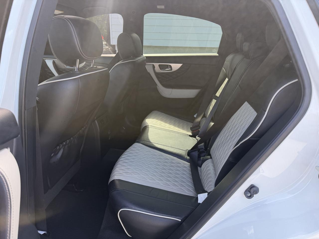 2017 Infiniti QX70 LIMITED-NAV-SUNROOF-DRIVE ASSIST-HEATED AC LEATHER SEATS Photo