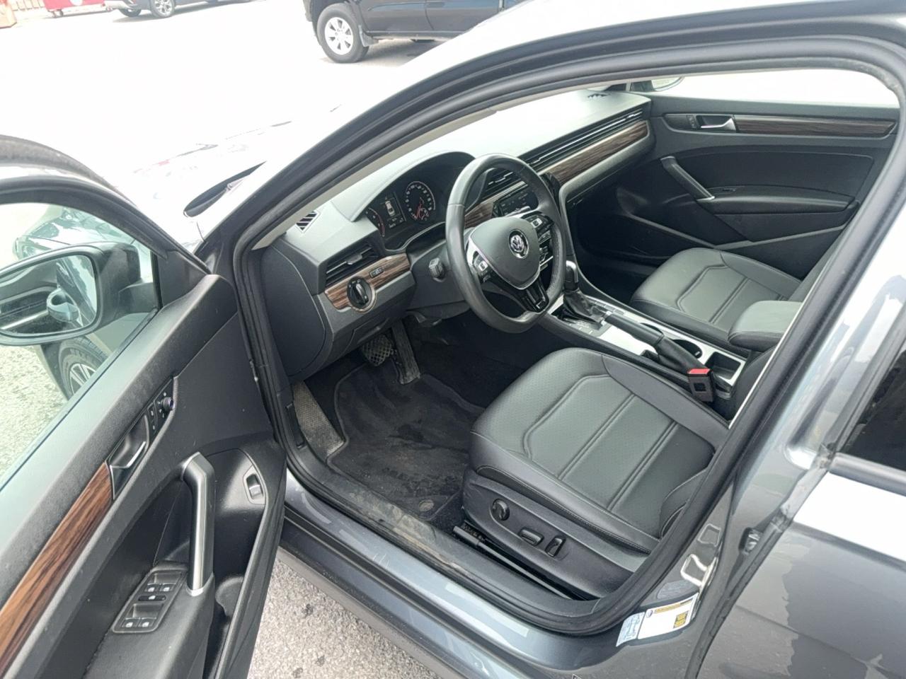2022 Volkswagen Passat 2.0T Limited Edition