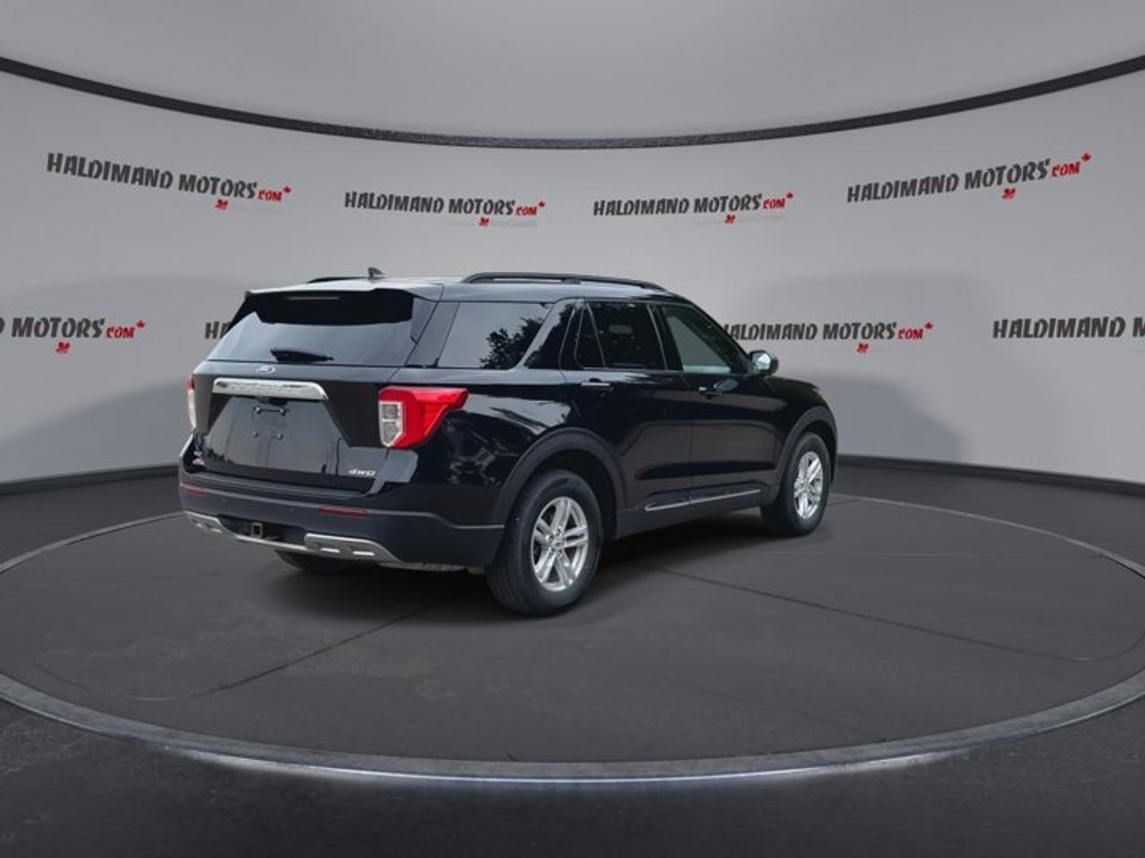2022 Ford Explorer XLT 4WD | One Owner | No Accidents | Leather Seats Photo