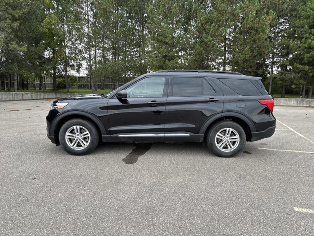 2022 Ford Explorer XLT 4WD | One Owner | No Accidents | Leather Seats Photo