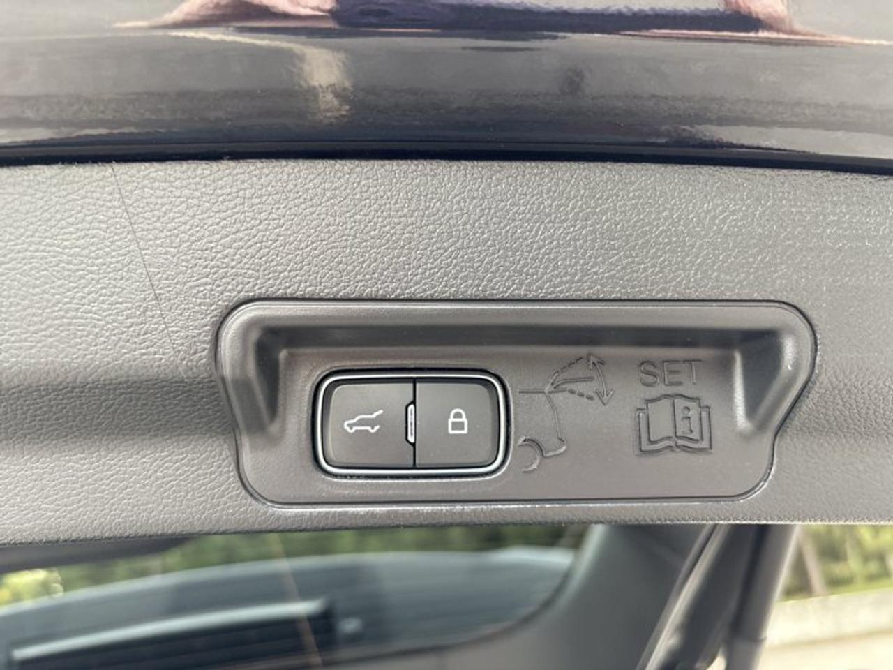 2022 Ford Explorer XLT 4WD | One Owner | No Accidents | Leather Seats Photo