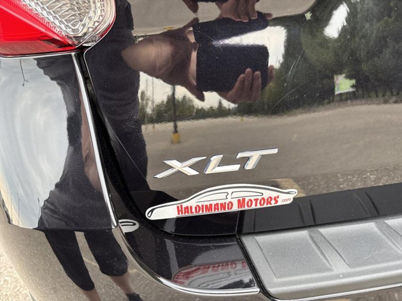 2022 Ford Explorer XLT 4WD | One Owner | No Accidents | Leather Seats Photo