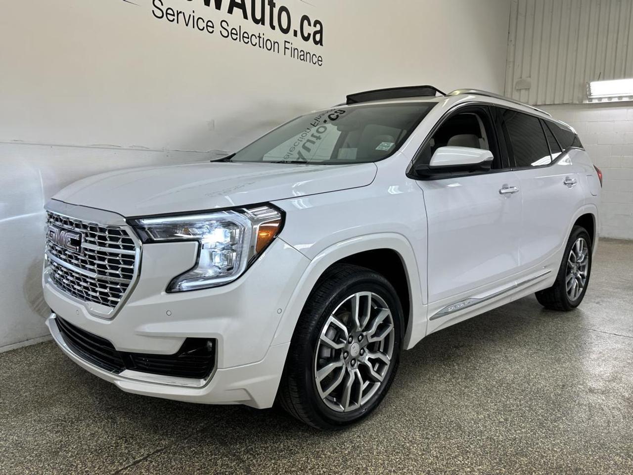 2024 GMC Terrain Denali DENALI/AWD/13000KM/PANOROOF/NAV/LEATHER/1 OWNER! Photo