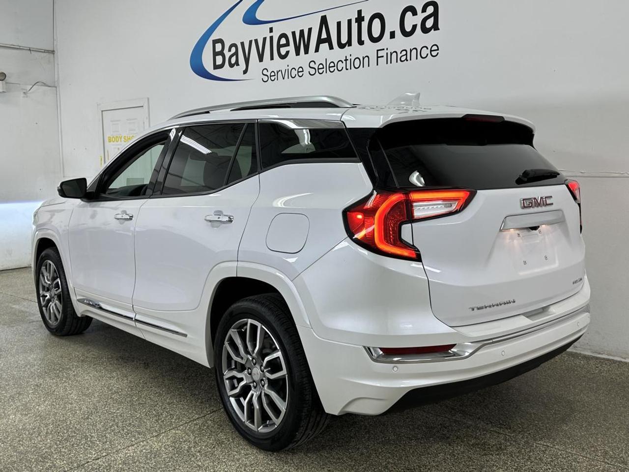 2024 GMC Terrain Denali DENALI/AWD/13000KM/PANOROOF/NAV/LEATHER/1 OWNER! Photo