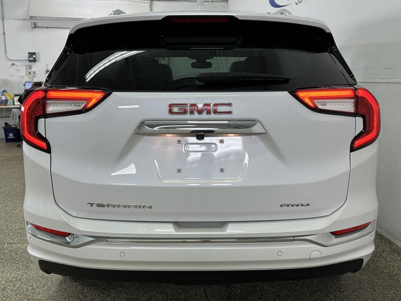 2024 GMC Terrain Denali DENALI/AWD/13000KM/PANOROOF/NAV/LEATHER/1 OWNER! Photo