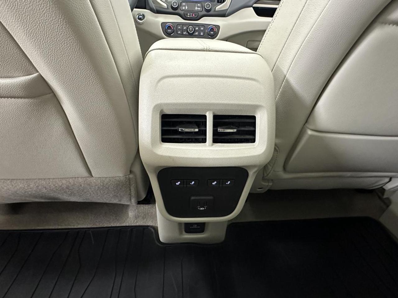 2024 GMC Terrain Denali DENALI/AWD/13000KM/PANOROOF/NAV/LEATHER/1 OWNER! Photo