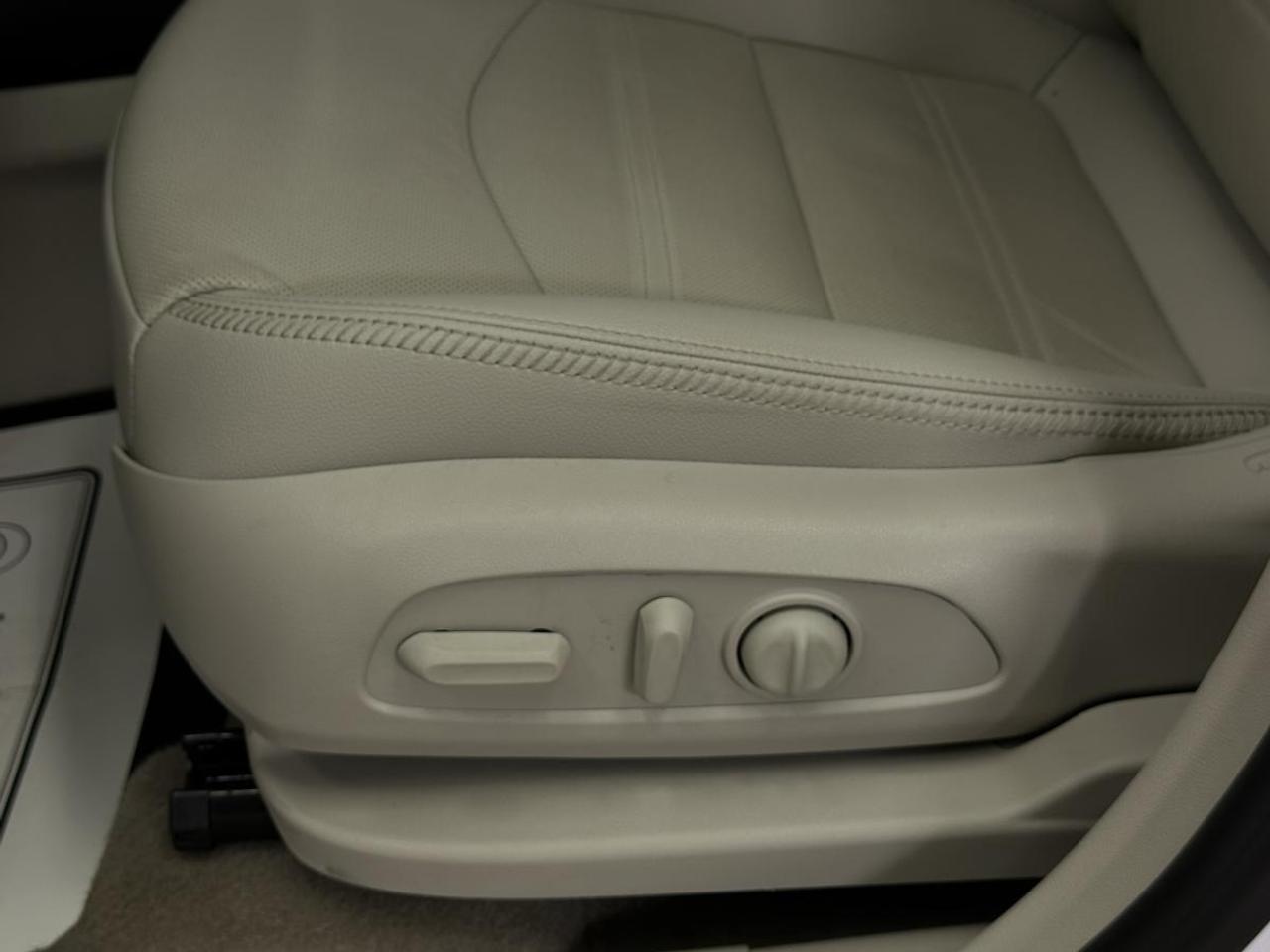 2024 GMC Terrain Denali DENALI/AWD/13000KM/PANOROOF/NAV/LEATHER/1 OWNER! Photo