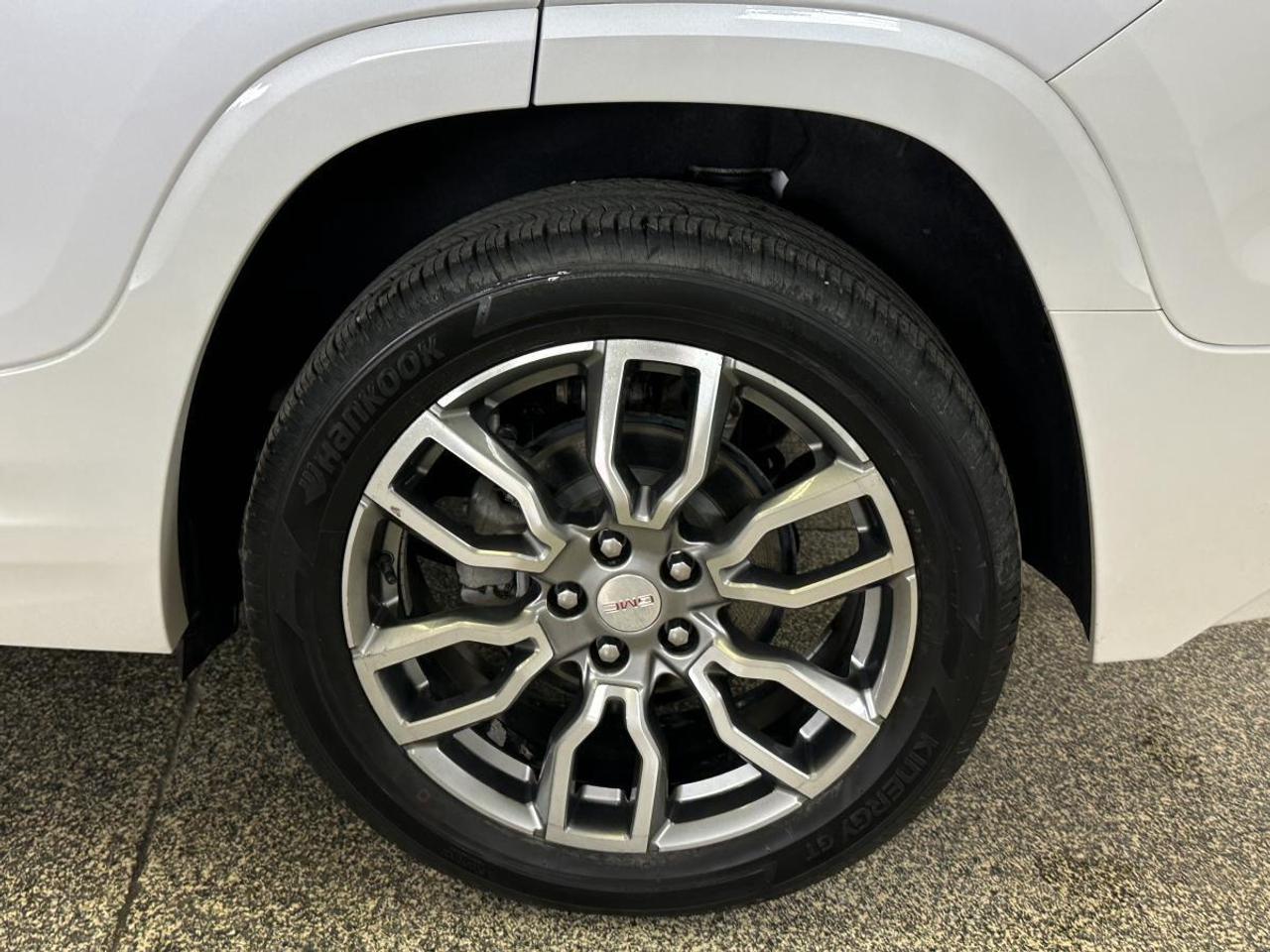 2024 GMC Terrain Denali DENALI/AWD/13000KM/PANOROOF/NAV/LEATHER/1 OWNER! Photo