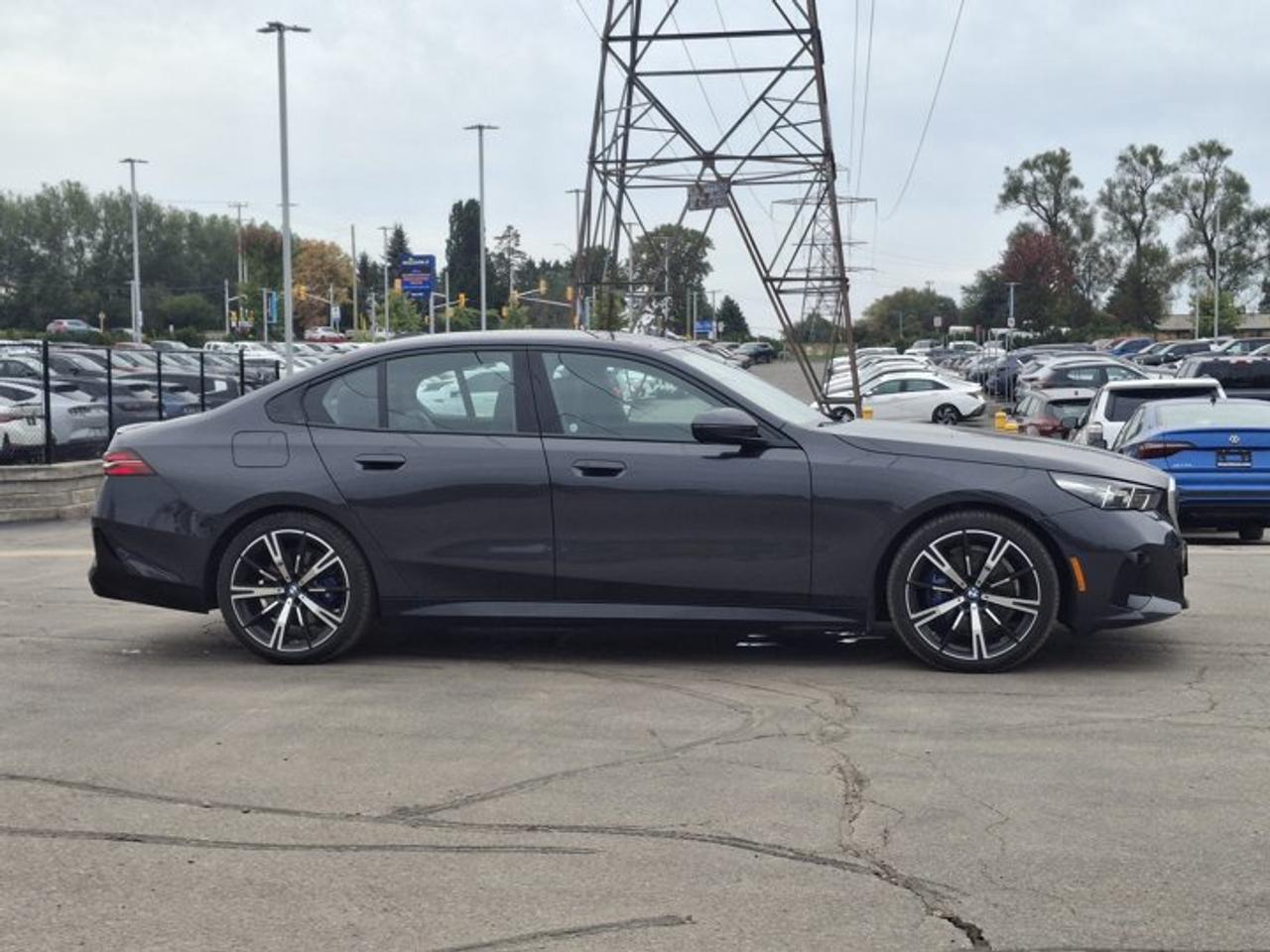 2024 BMW 5 Series 530i xDrive | Premium Pkg | HUD | Leather | Sunroof | Nav | Aerial View Display System | Photo