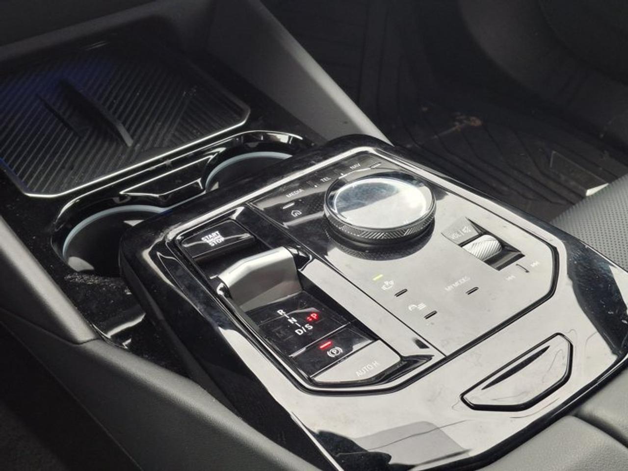2024 BMW 5 Series 530i xDrive | Premium Pkg | HUD | Leather | Sunroof | Nav | Aerial View Display System | Photo
