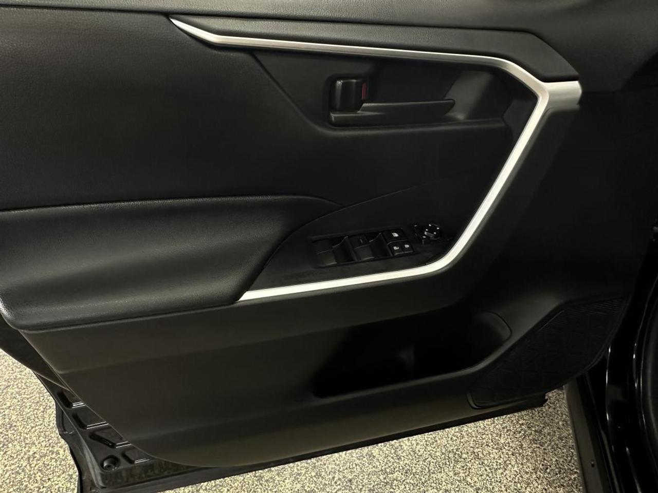 2023 Toyota RAV4 Hybrid HYBRID/LE/AWD/OFF 1 OWNER LEASE! Photo