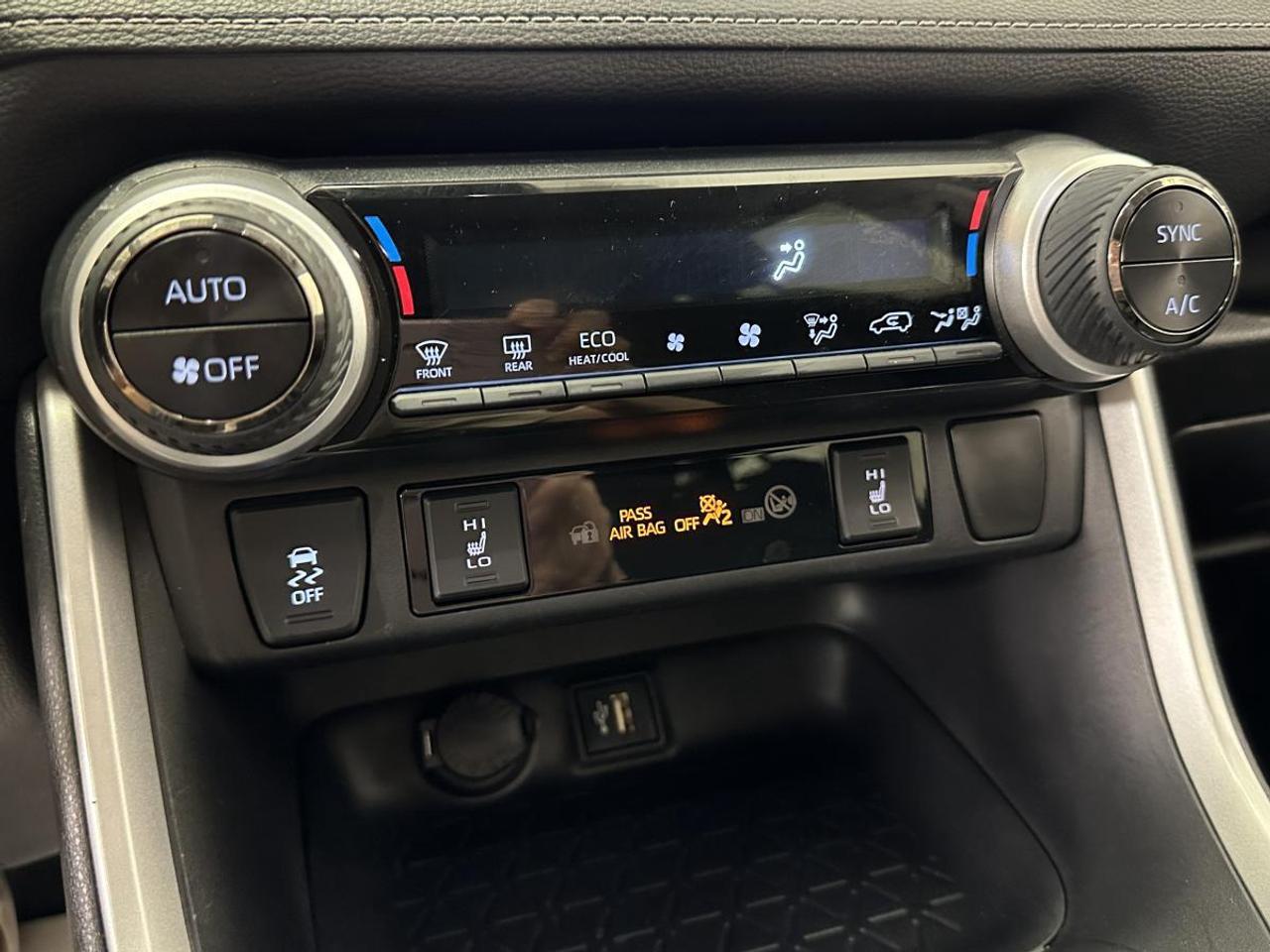 2023 Toyota RAV4 Hybrid HYBRID/LE/AWD/OFF 1 OWNER LEASE! Photo