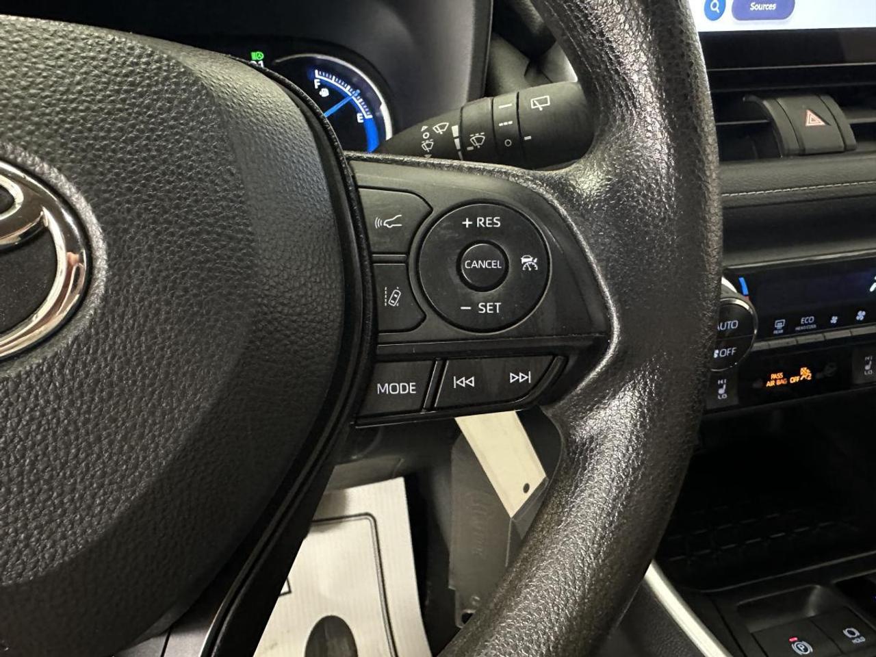 2023 Toyota RAV4 Hybrid HYBRID/LE/AWD/OFF 1 OWNER LEASE! Photo