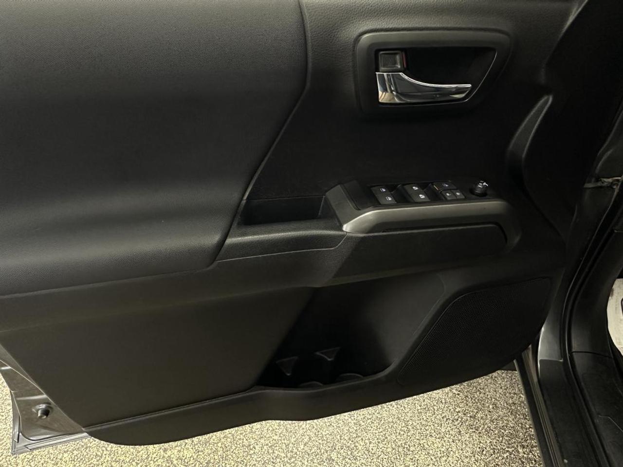 2023 Toyota Tacoma TRD Off Road V6 TRD OFF ROAD/PREMIUM/LEATHER/ROOF/CRAWL CONTROL/51KM! Photo