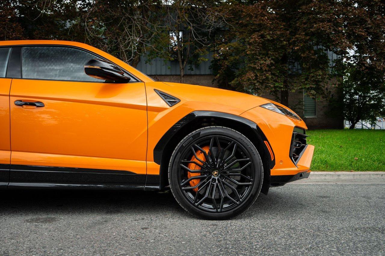 2025 Lamborghini Urus SE Photo