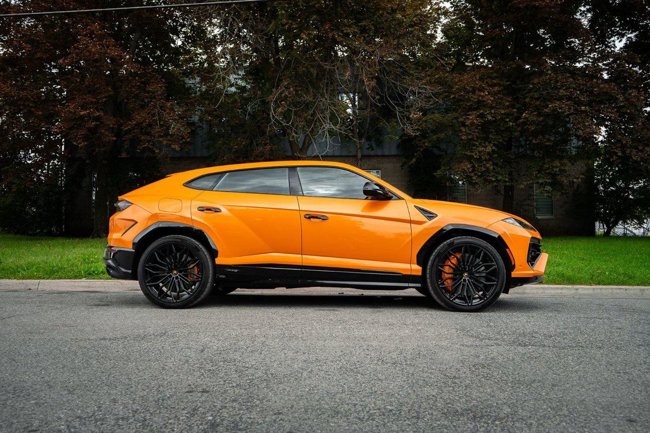 2025 Lamborghini Urus SE Photo