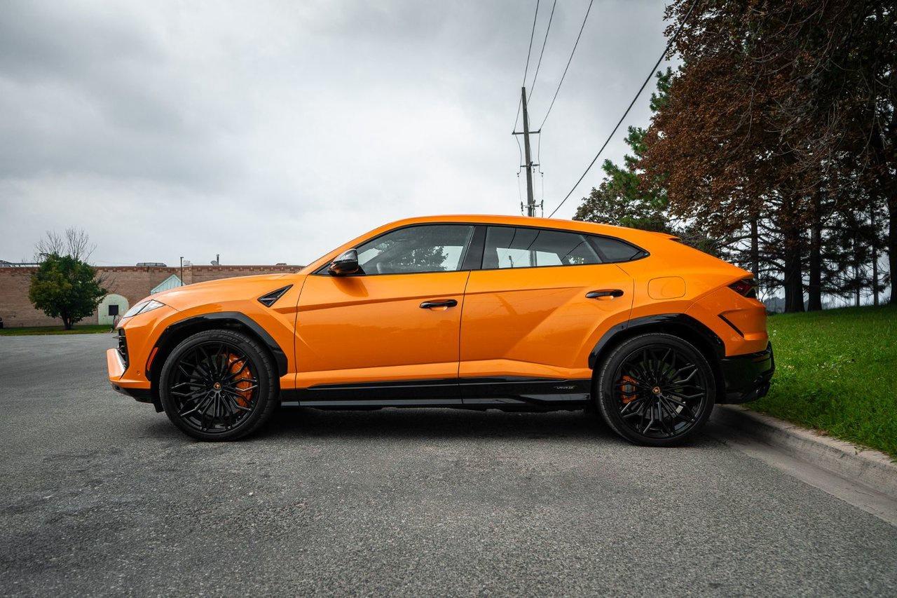 2025 Lamborghini Urus SE Photo