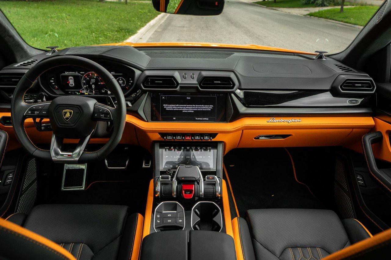 2025 Lamborghini Urus SE Photo