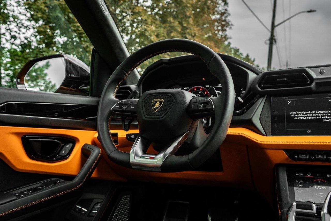 2025 Lamborghini Urus SE Photo