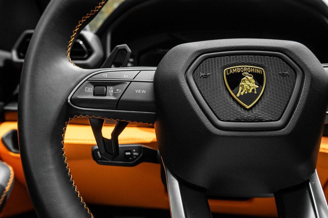 2025 Lamborghini Urus SE Photo