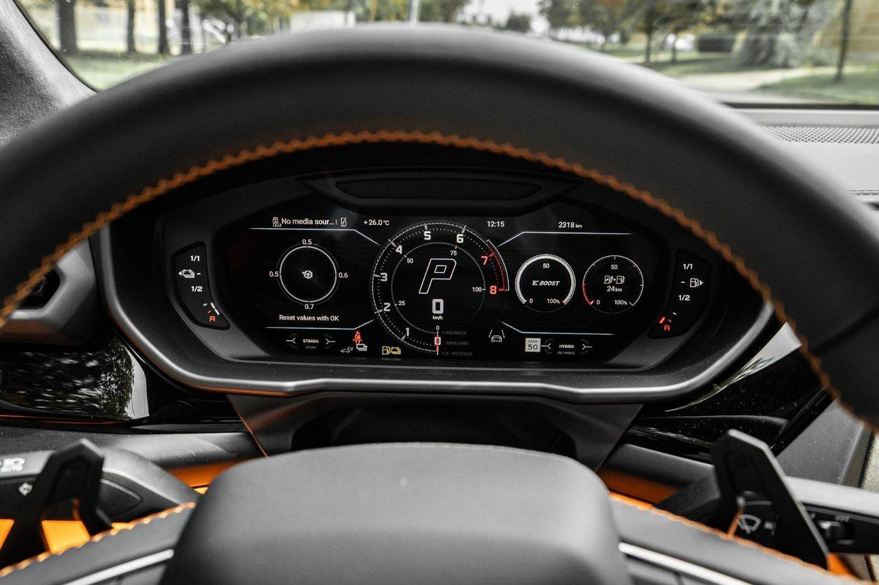 2025 Lamborghini Urus SE Photo