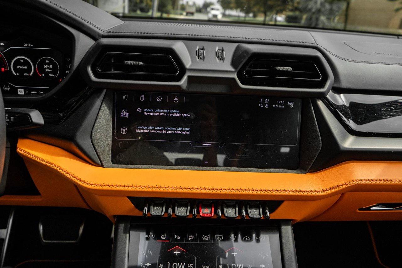 2025 Lamborghini Urus SE Photo