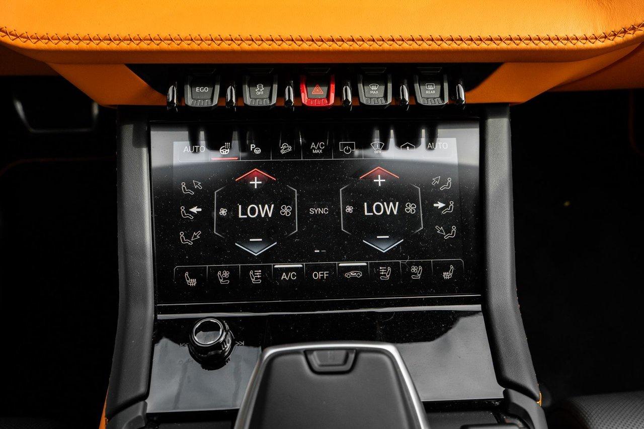 2025 Lamborghini Urus SE Photo