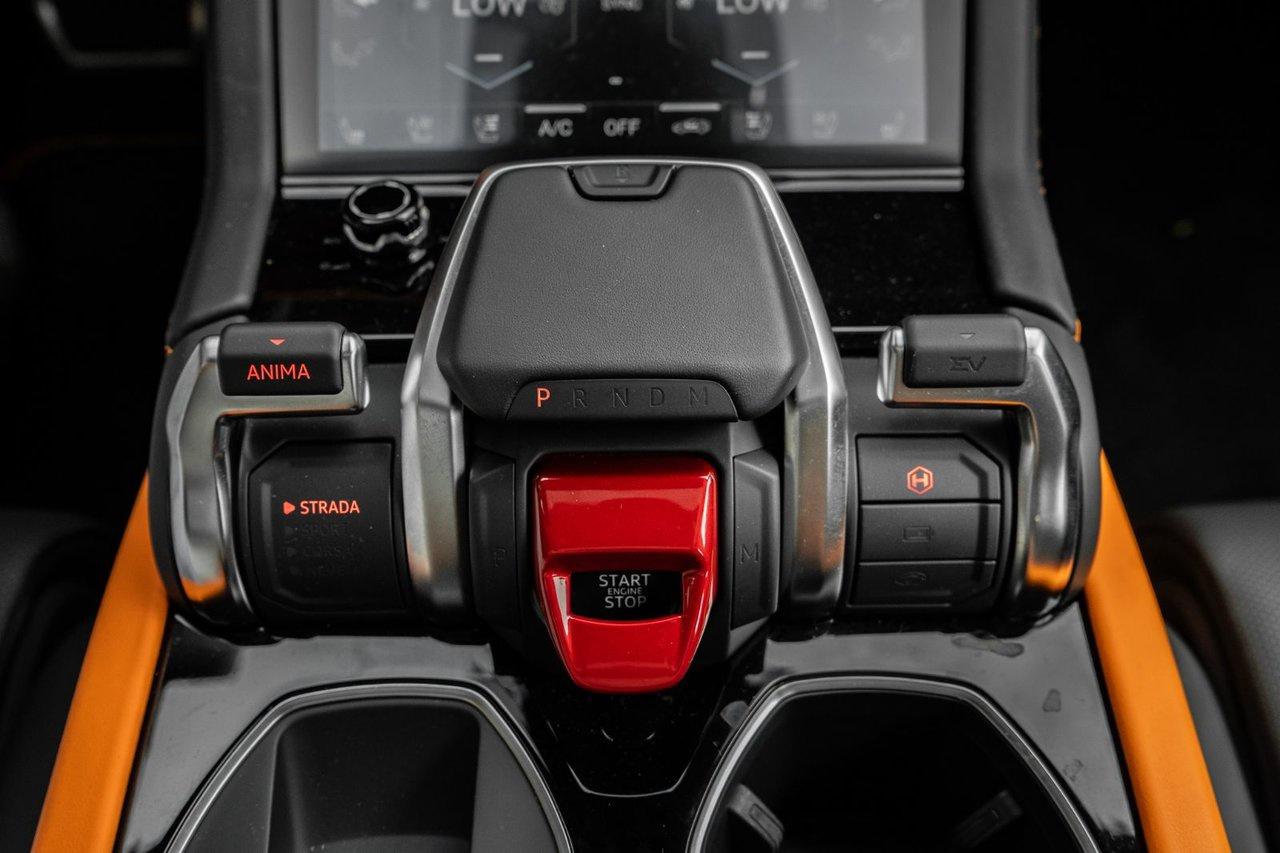 2025 Lamborghini Urus SE Photo