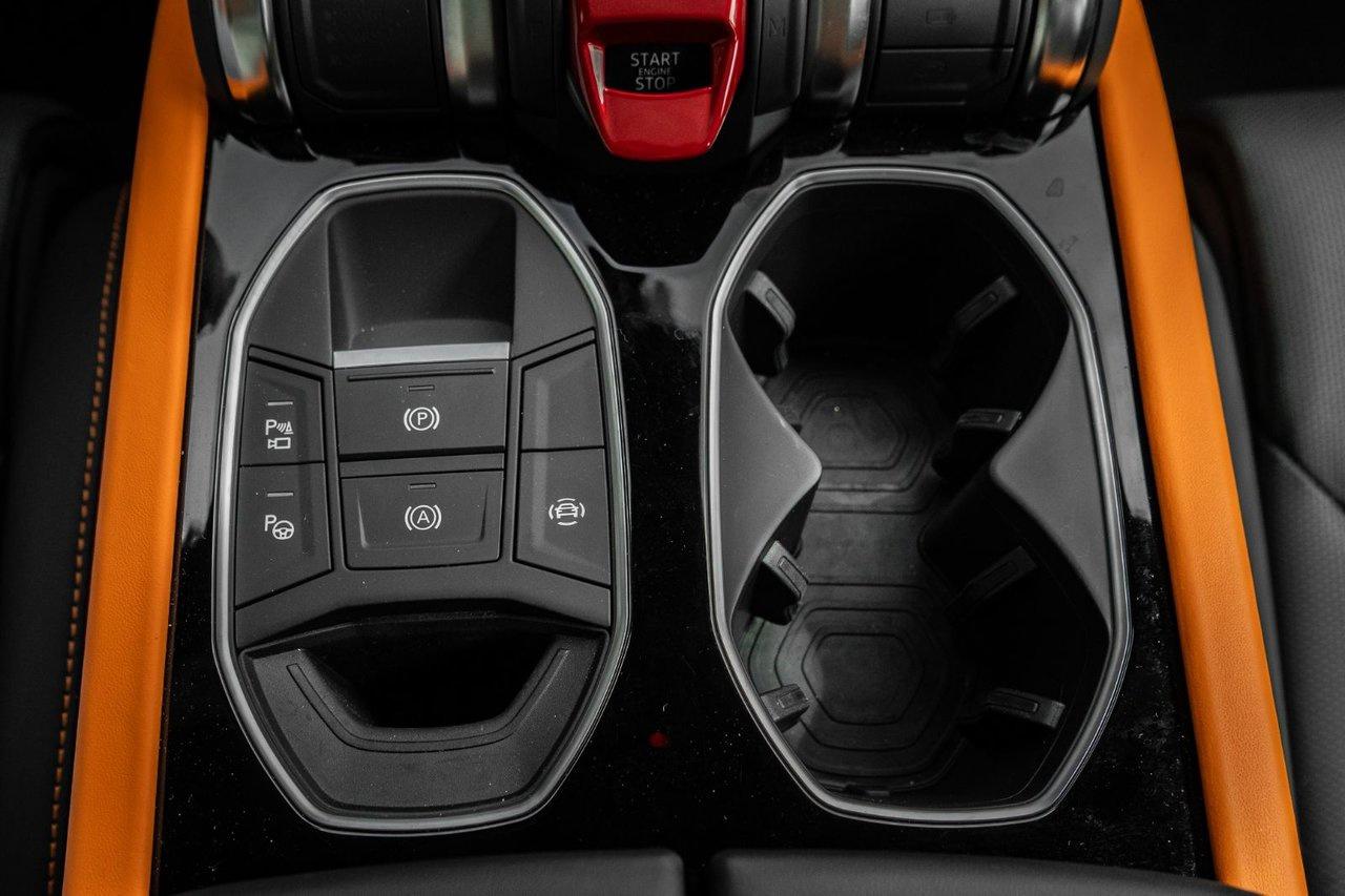 2025 Lamborghini Urus SE Photo