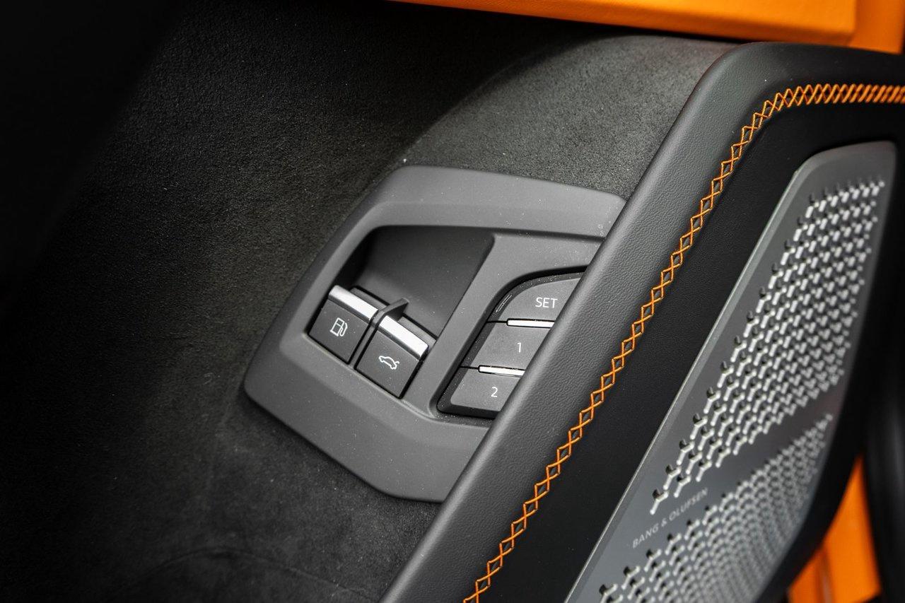 2025 Lamborghini Urus SE Photo