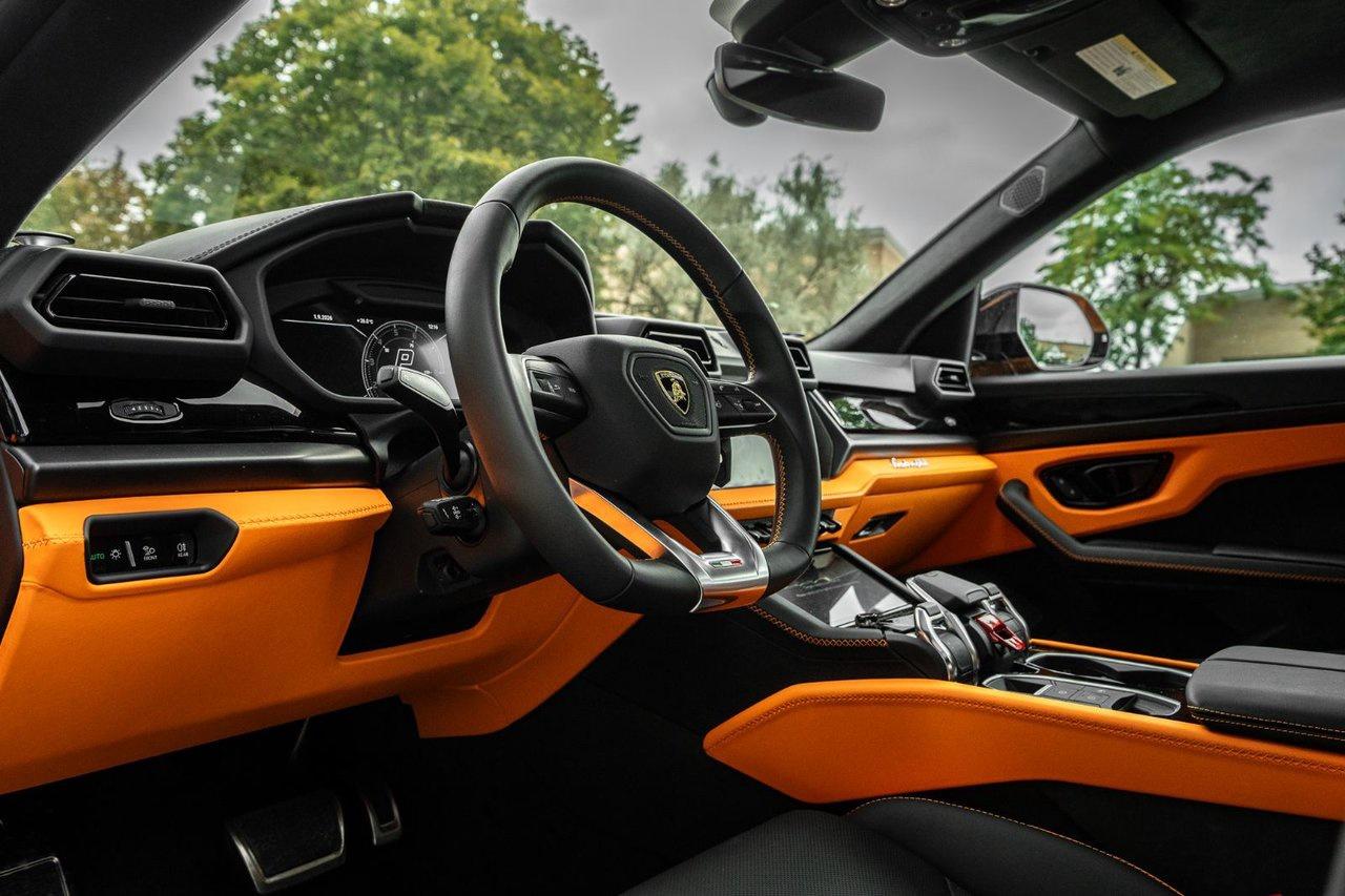 2025 Lamborghini Urus SE Photo