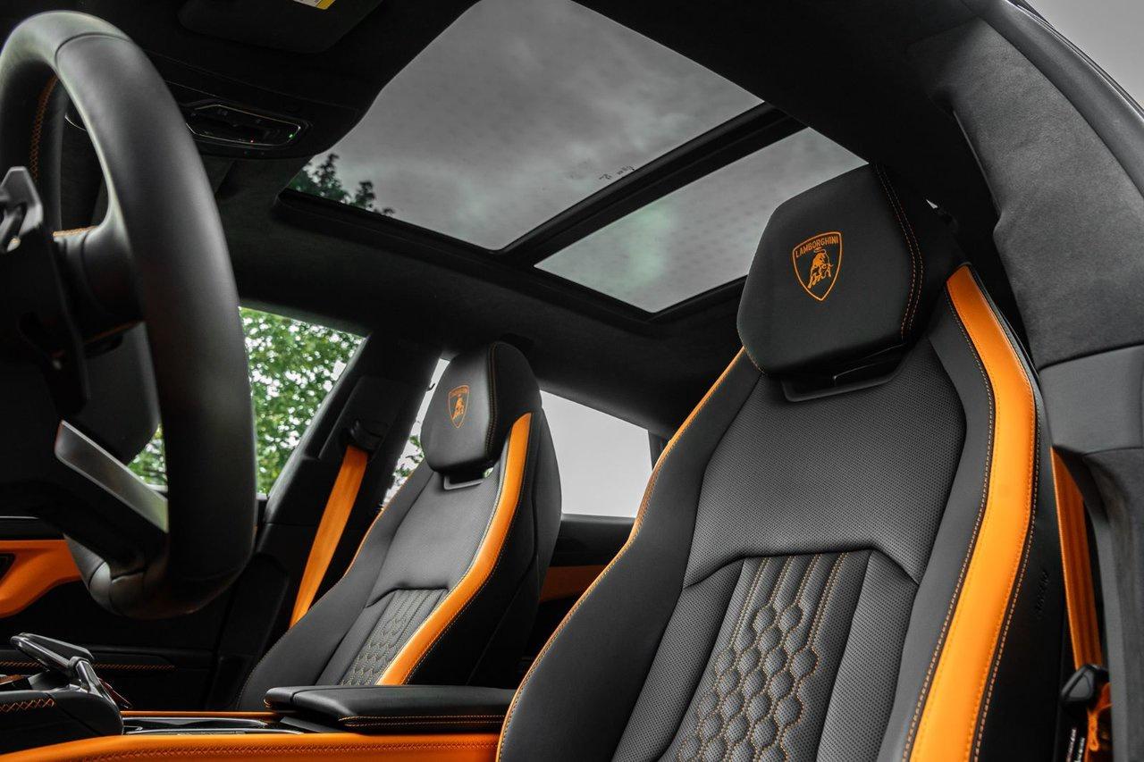 2025 Lamborghini Urus SE Photo
