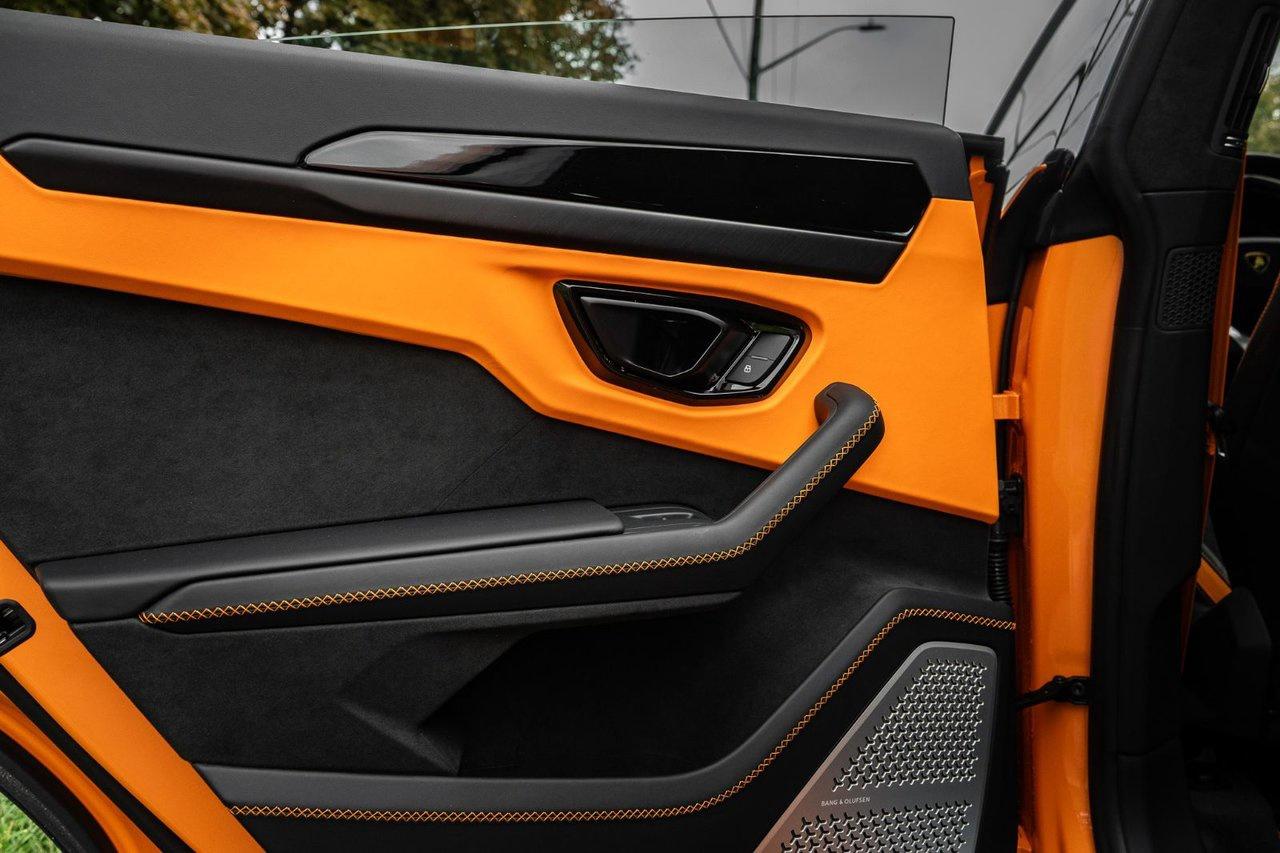 2025 Lamborghini Urus SE Photo