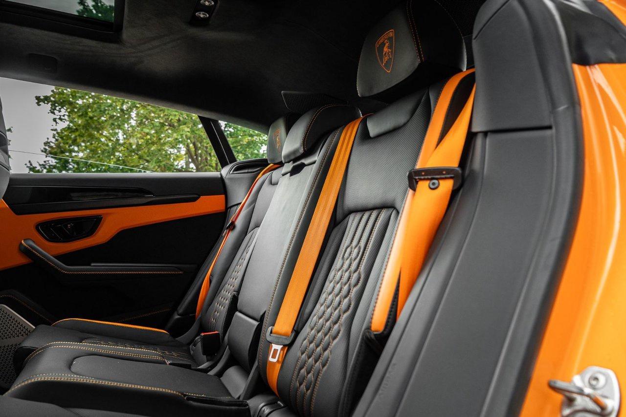 2025 Lamborghini Urus SE Photo