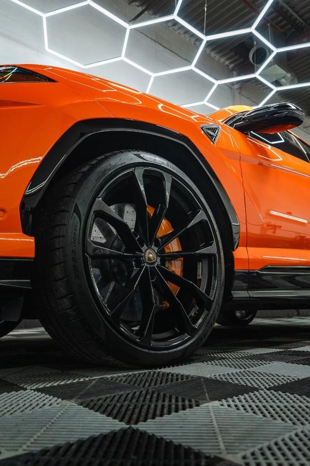 2019 Lamborghini Urus  Photo