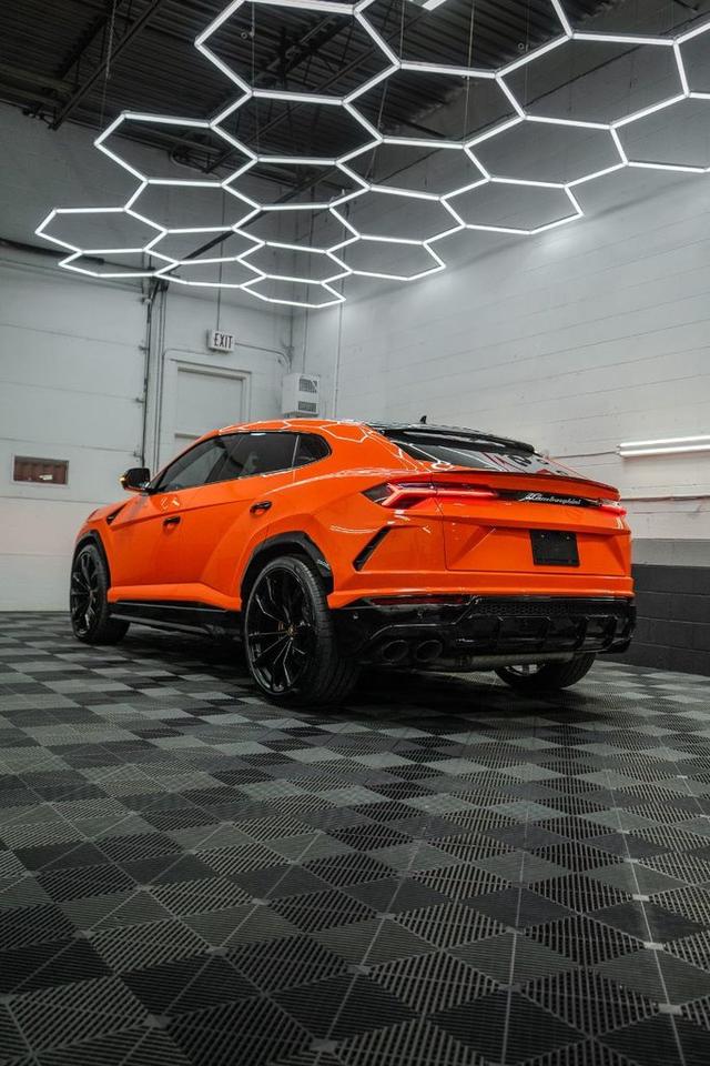 2019 Lamborghini Urus  Photo