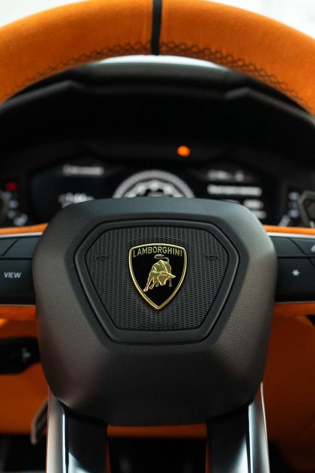 2019 Lamborghini Urus  Photo