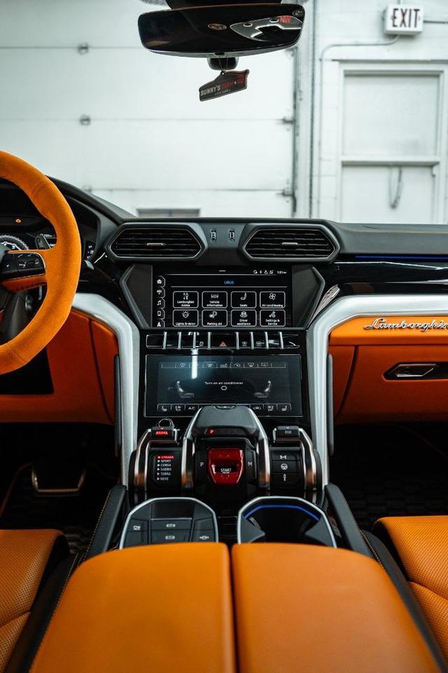 2019 Lamborghini Urus  Photo