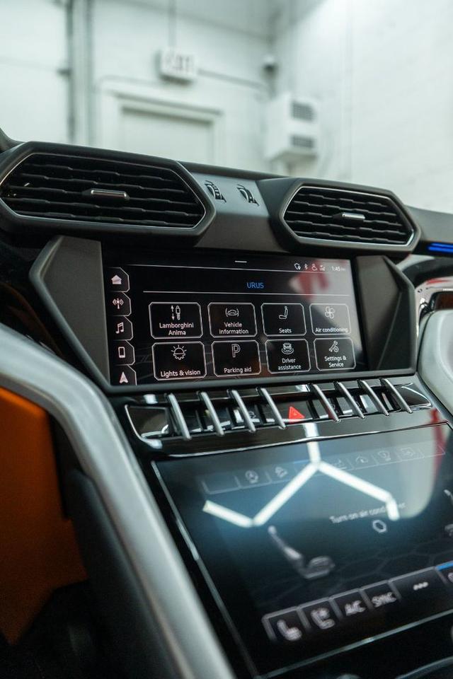 2019 Lamborghini Urus  Photo