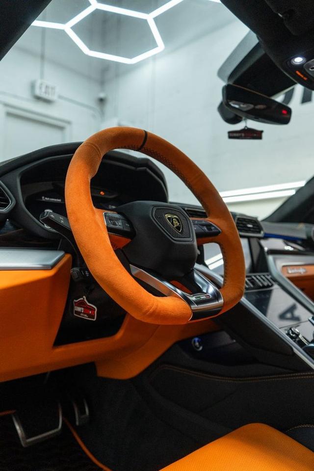 2019 Lamborghini Urus  Photo