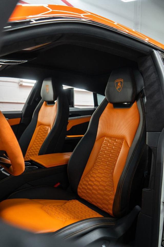 2019 Lamborghini Urus  Photo