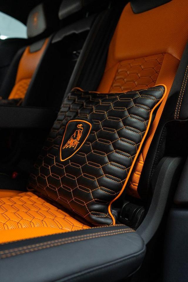 2019 Lamborghini Urus  Photo